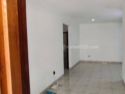 Sewa Rumah 1,5 Lantai Unfurnished Rapi di Sunter Jaya