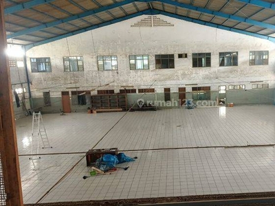 Area Warehouse Pergudangan Miami, Lokasi Kayu Besar Dekat Dadap