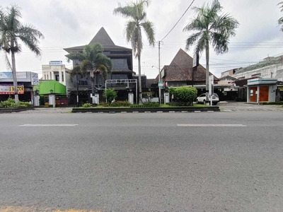 Hotel Mewah Murah tanah luas pinggir jalan utama di pusat kota Jogja