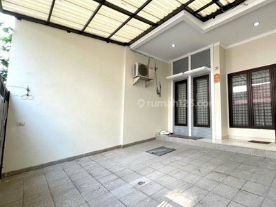 Rumah 3 Lantai Semi Furnished Lokasi Komplek Tomang Jakarta Barat