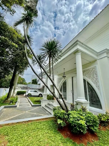 Dijual Luxury House posisi hook ada swim pool di Pondok Indah