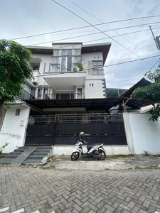 Dijual Rumah Kost Hook 3 Lantai
Di Babatan Pilang Wiyung Surabaya