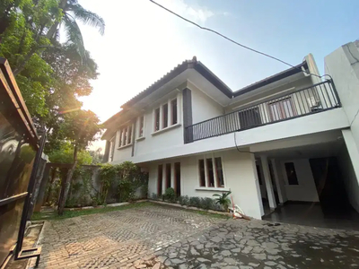 For Rent Rumah Patra Kuningan 4 Bedroom Semi Furnish (Private Pool)