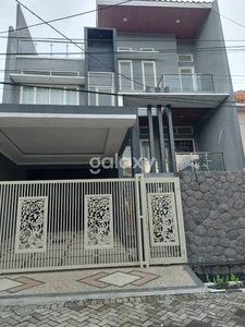 Jual rumah mewah private pool di Mulyosari, mulyorejo