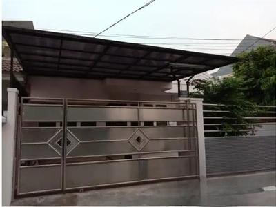 Rumah Bagus Lantai Granit di Perumahan Daan Mogot Estate Jakarta Barat