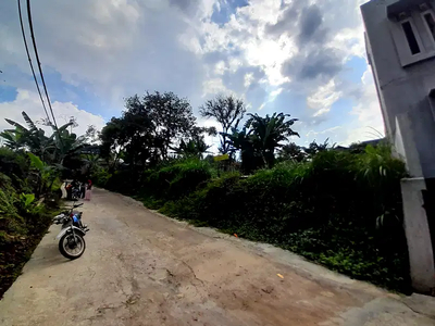 Tanah Datar Cimenyan, Bandung: Pinggir Jalan Mobil