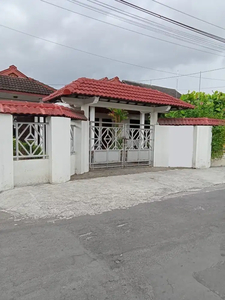 Tanah Luas Bonus Rumah Besar dekat Jl. Solo CitraSun Garden dkt KR