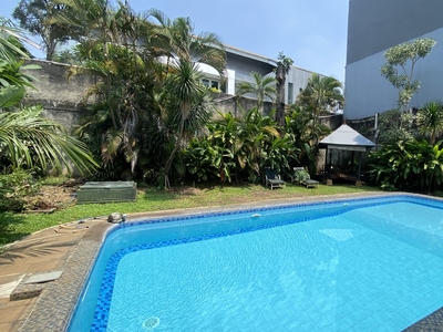 Disewa Beautiful house with big garden at bangka, jakarta selatan