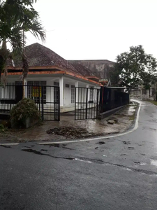 Di sewakan/ di jual rumah dalam kota Malang dkt MOG, Ummer, strategis.