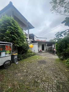 Dijual Murah Rumah dengan halaman Luas di Tanjung Duren Selatan