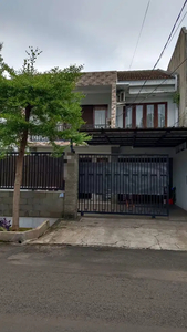 Dijual rumah 2lt secondary di meruya utara Luas tanah 10x25