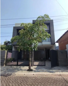 DIJUAL RUMAH BARU SPLIT LEVEL MINIMALIST MODERN MANYAR