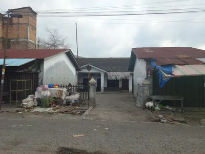 Dijual Rumah beserta klinik dan kios