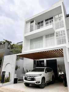 Dijual Rumah Casarena Residence dengan view bagus taman kota