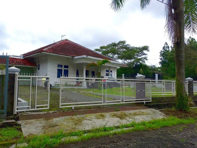 Dijual Villa di Bandung Lembang: View Gunung Putri