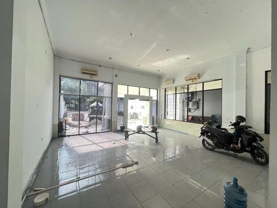 Disewakan Gedung di Pinggir Jalan Besar Jl. Sisingamangaraja
