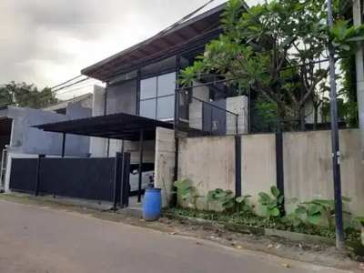 JK183 Rumah 2 Lt Industrial Modern Ada Pool di Jl. Kesehatan, Bintaro