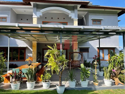 Murah. Rumah cantik dengan Halaman Luas di Eldorado Setiabudi