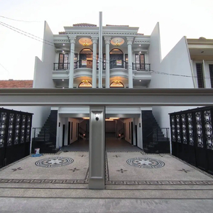 Rumah Eropa Classic di Pejaten Barat Jakarta Selatan