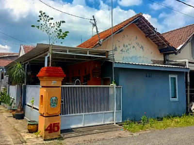 Rumah hook di dalam perumahan Peterongan, Jombang