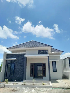 Rumah MODERN Lokasi Barat Alun2 Cangkrep