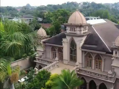 Rumah Super Mewah Model Gothic Eropa Di Ciumbuleuit Bandung