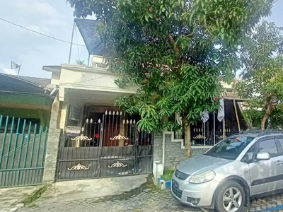 Rumah Surabaya 2 lantai di Perum Kebraon Indah Permai, Karangpilang