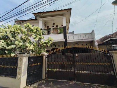 Dijual Cepat Rumah 2 Lantai Luas dan Asri di Condet, Jakarta Timur