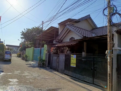 Dijual Rumah 2 lantai di Komplek Bahagia Permai