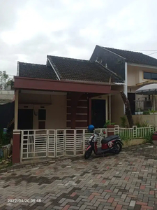 Dijual rumah modern minimalis di Buring Kota Malang harga nego