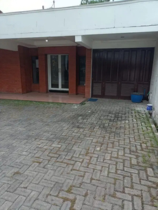 DIJUAL RUMAH PINGGIR JALAN RAYA KELUD SEMARANG