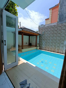 Hunian Rumah Semi Villa Memiliki Swiming pool Lokasi Renon