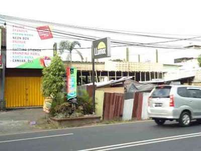 Main Road Shop At Denpasar