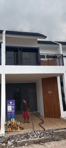 Rumah 2 lantai dengan harga Promo