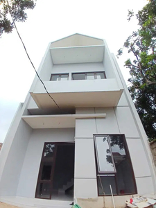 Rumah 2 lantai siap huni canti dan modern di Cilodong Depok