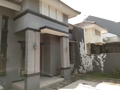 Rumah Bagus di Cluster Aralia Harapan Indah, Bekasi