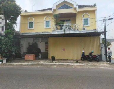 Rumah Bagus Tepi Jalan Ramai Di Manahan Solo Kota (RA)