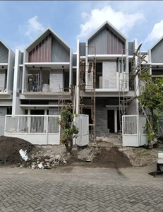 RUMAH BARU 2 LANTAI TENGGILIS MEJOYO SURABAYA