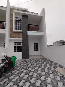 Rumah baru bangunan 2 lantai dekat Arcamanik Kota Bandung strategis