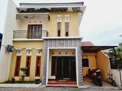 Rumah Cantik 2 Lt Harga Turun Cluster Colomadu