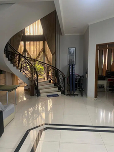 Rumah Cantik Mewah Siap Huni di Singgasana Pradana Bandung