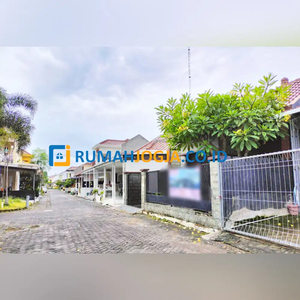 rumah dalam perumahan jalan kaliurang Km 9 dekat UGM UII