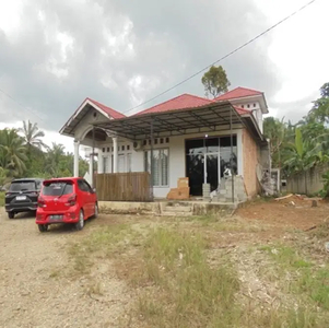 Rumah dan tanah luas Jl Simpang Empat Air Bangis Km 3 Pasaman Barat