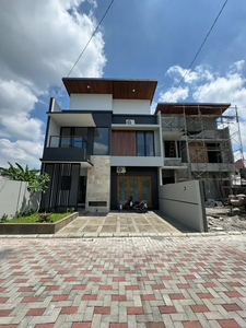 Rumah di Jalan Damai Jalan Kaliurang Km 8 Dekat UGM