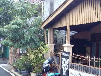 Rumah Lama Masih Terawat,Lokasi Strategis Di Antapani Bandung