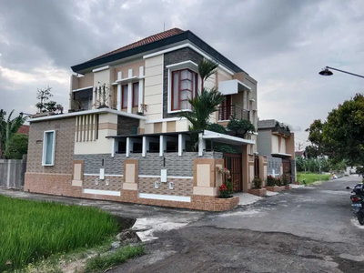 Rumah mewah colomadu solo siap huni bagus SHM