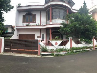 Rumah Mewah Klasik di Komplek Sarijadi Baru Kota Bandung