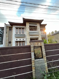 DIJUAL CEPAT RUMAH 3 LANTAI DI JL. CIPAKU INDAH II, KOTA BANDUNG