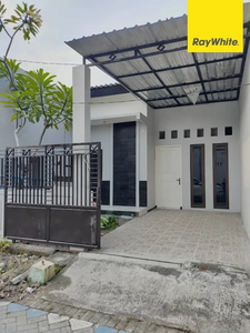 Dijual Rumah SHM Murah 400 jutaan di Perum Bluru Permai Sidoarjo