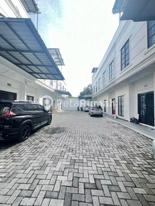 DIJUAL VILLA JALAN PERSATUAN KOMPLEK MEGAH PERSATUAN (DEVIN/ELBERT)